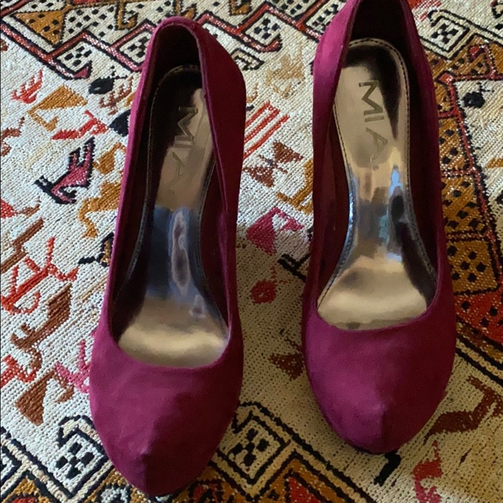 MIA red platform shoes 5” size 7